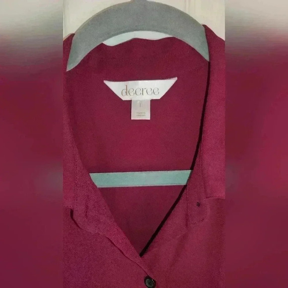 Decree long selve button down lightweight burgundy top size large - Picture 3 of 6